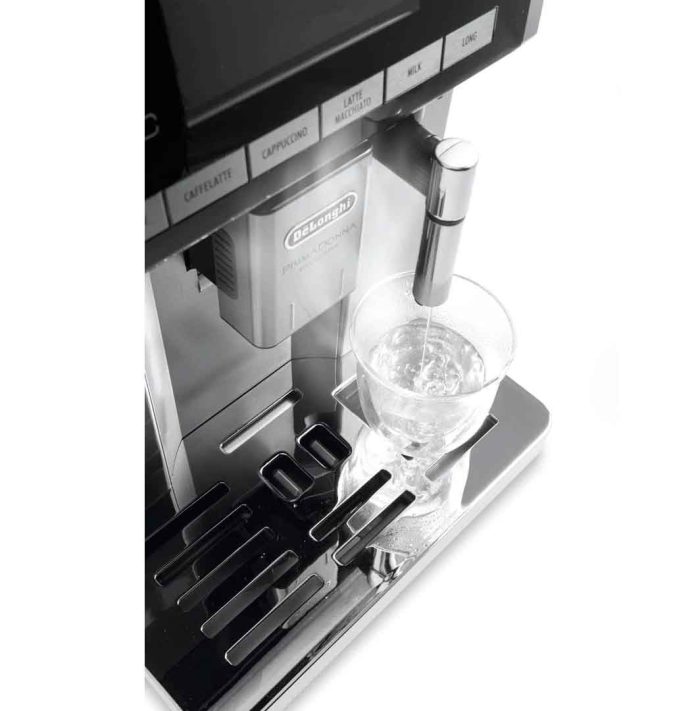ESAM-6900-detail-extra-cappuccino-maker-hot-water