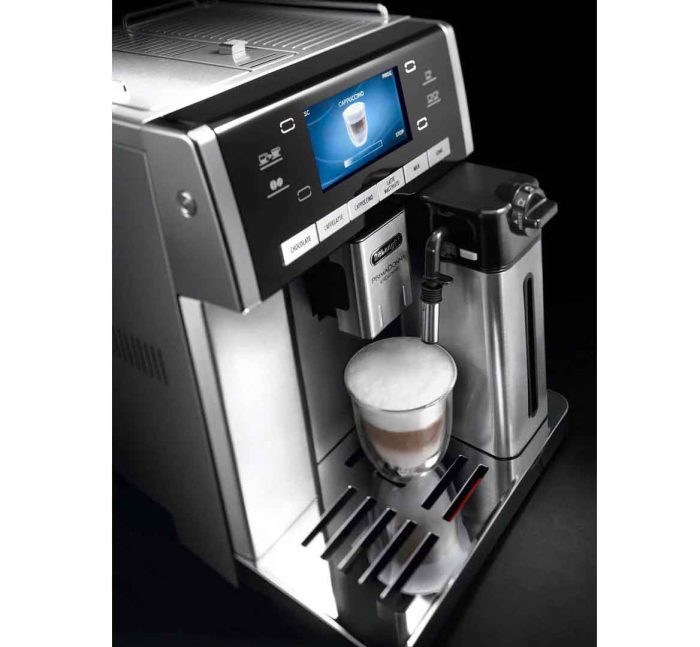 ESAM-6900M-detail-display-cappuccino-milk-carafe
