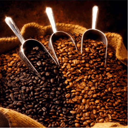 مخلوط کردن دانه های قهوه؛ فنجان خود را سفارشی کنید.
